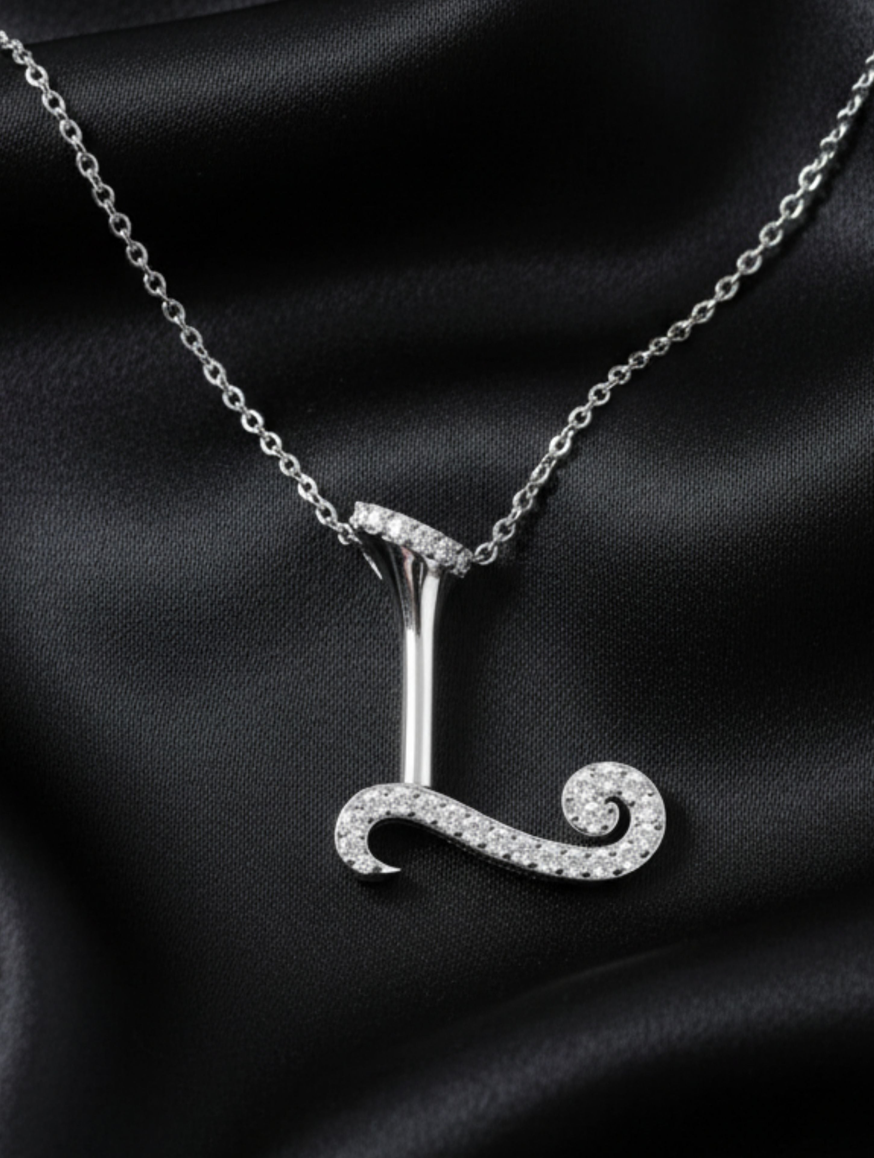 Signery ‘L’ Initial Pendant – Moissanite & Rhodium Plated
