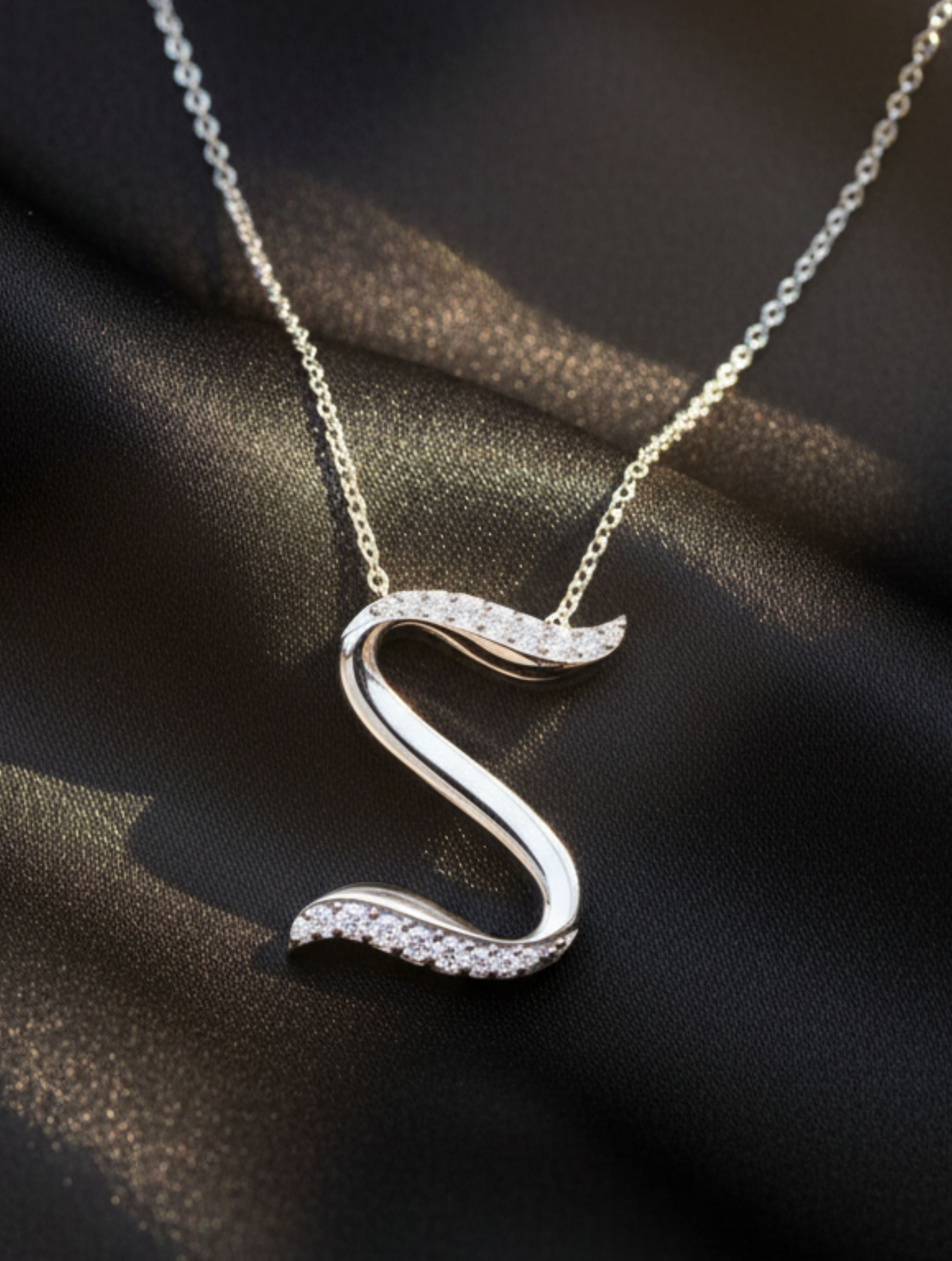 Signery ‘S’ Initial Pendant – Moissanite & Rhodium Plated