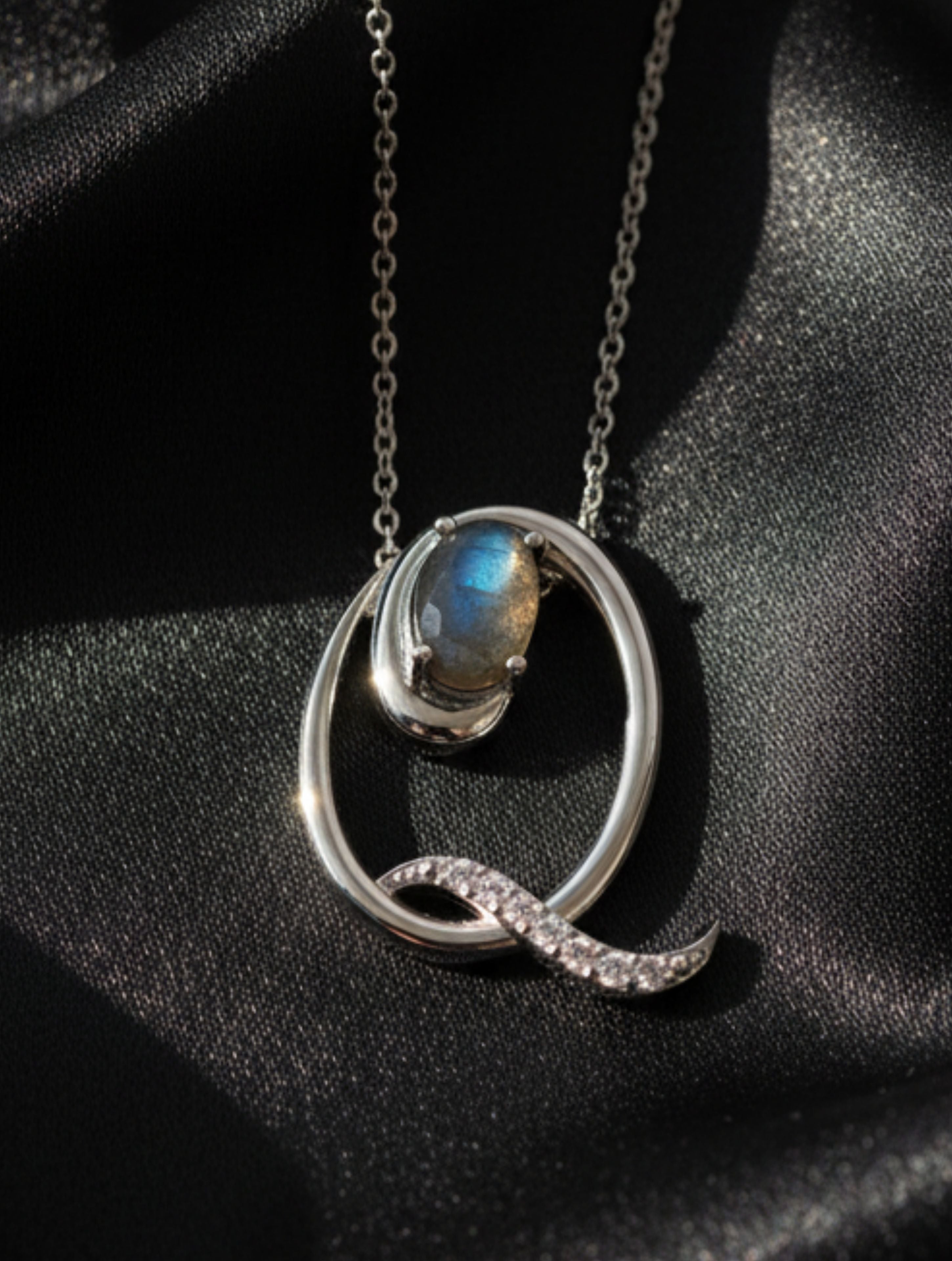 Signery ‘Q’ Initial Pendant – Labradorite Moissanite & Rhodium Plated