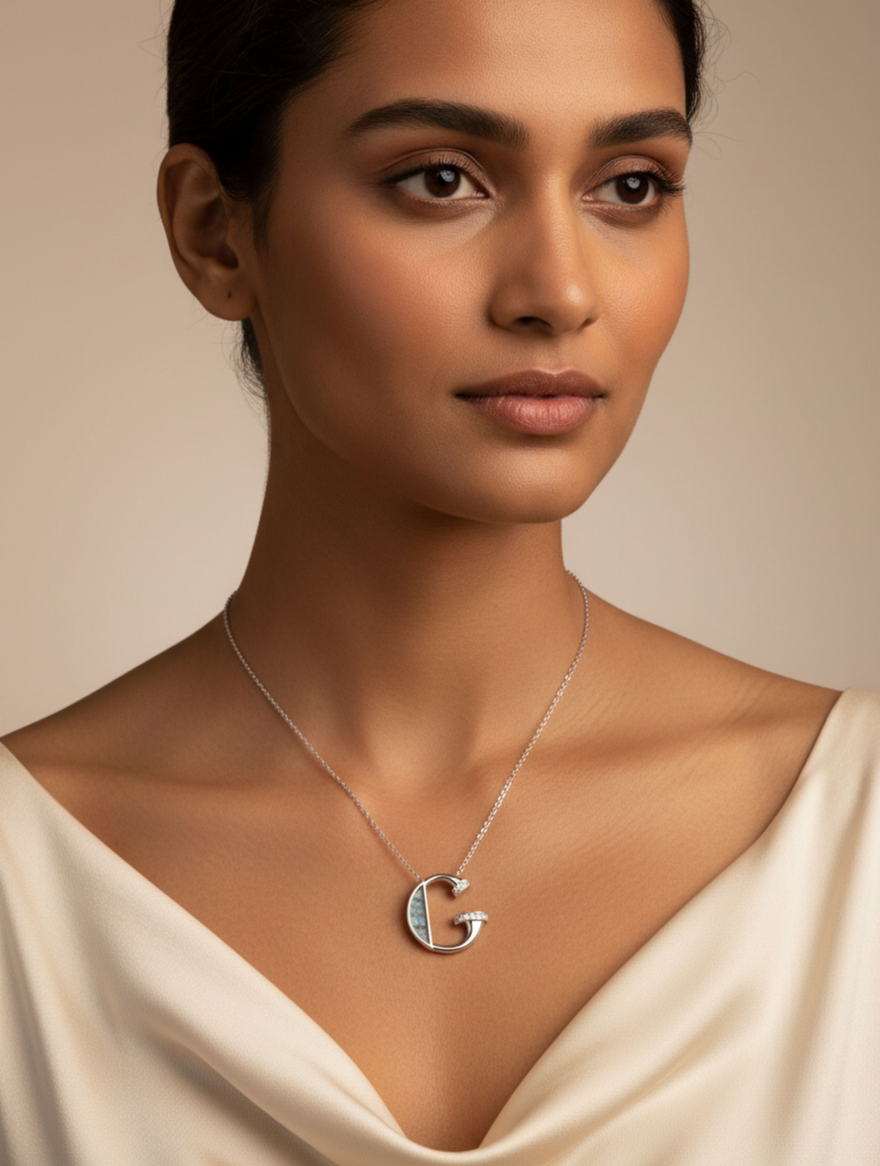 Signery ‘G Initial Pendant – Labradorite Moissanite & Rhodium Plated