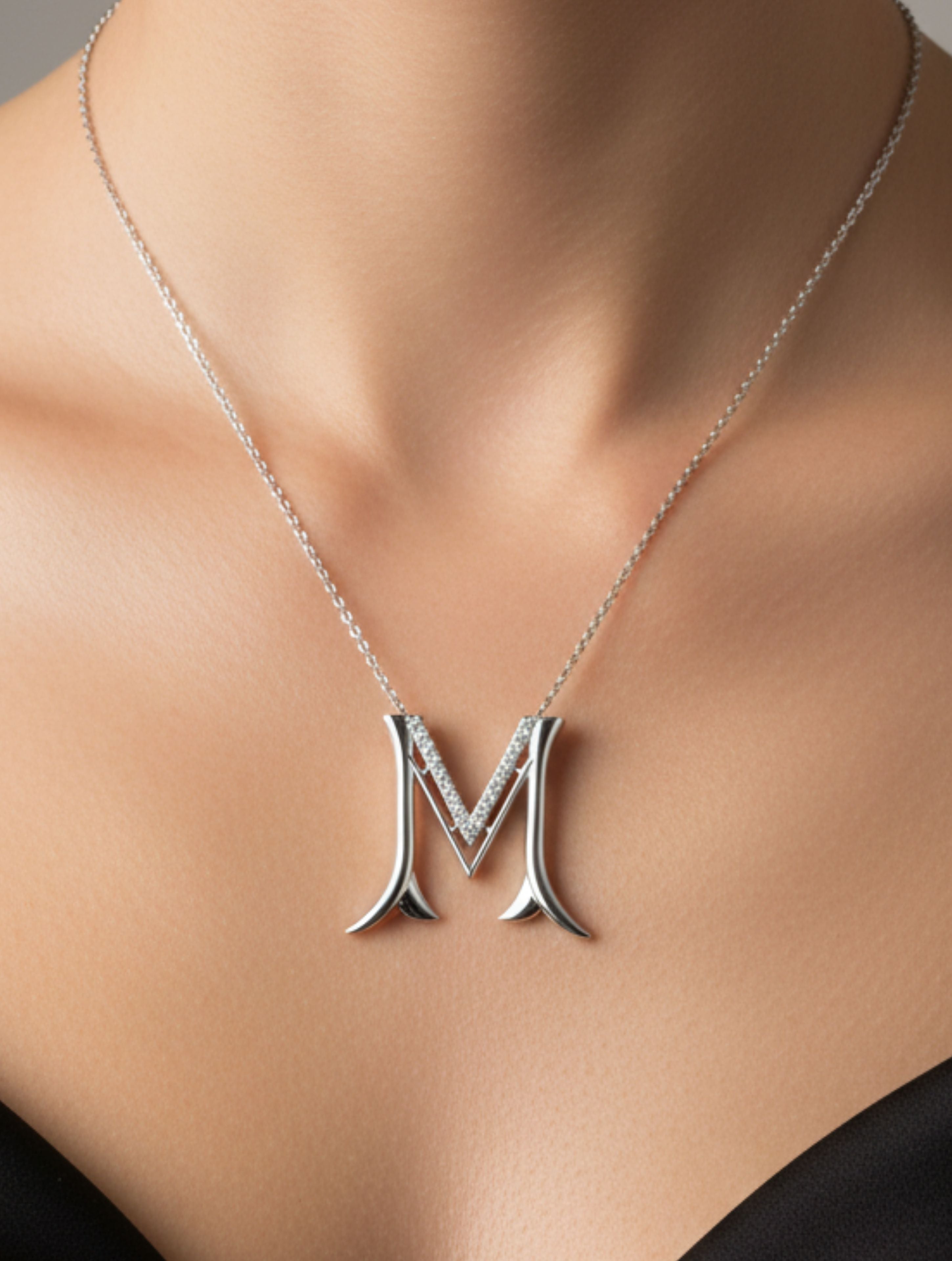 Signery ‘M’ Initial Pendant – Moissanite & Rhodium Plated