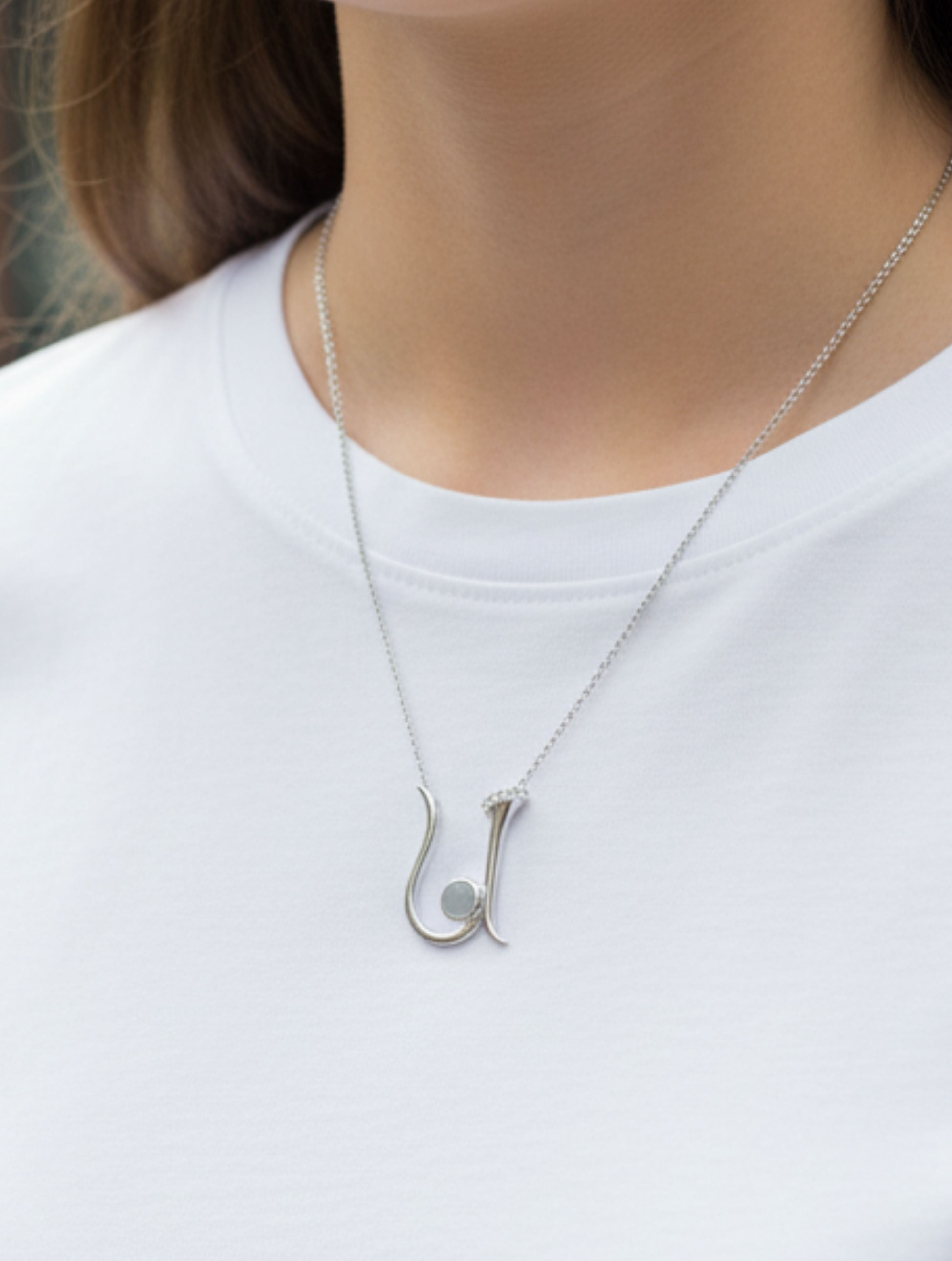 Signery ‘U’ Initial Pendant – Labradorite Moissanite & Rhodium Plated