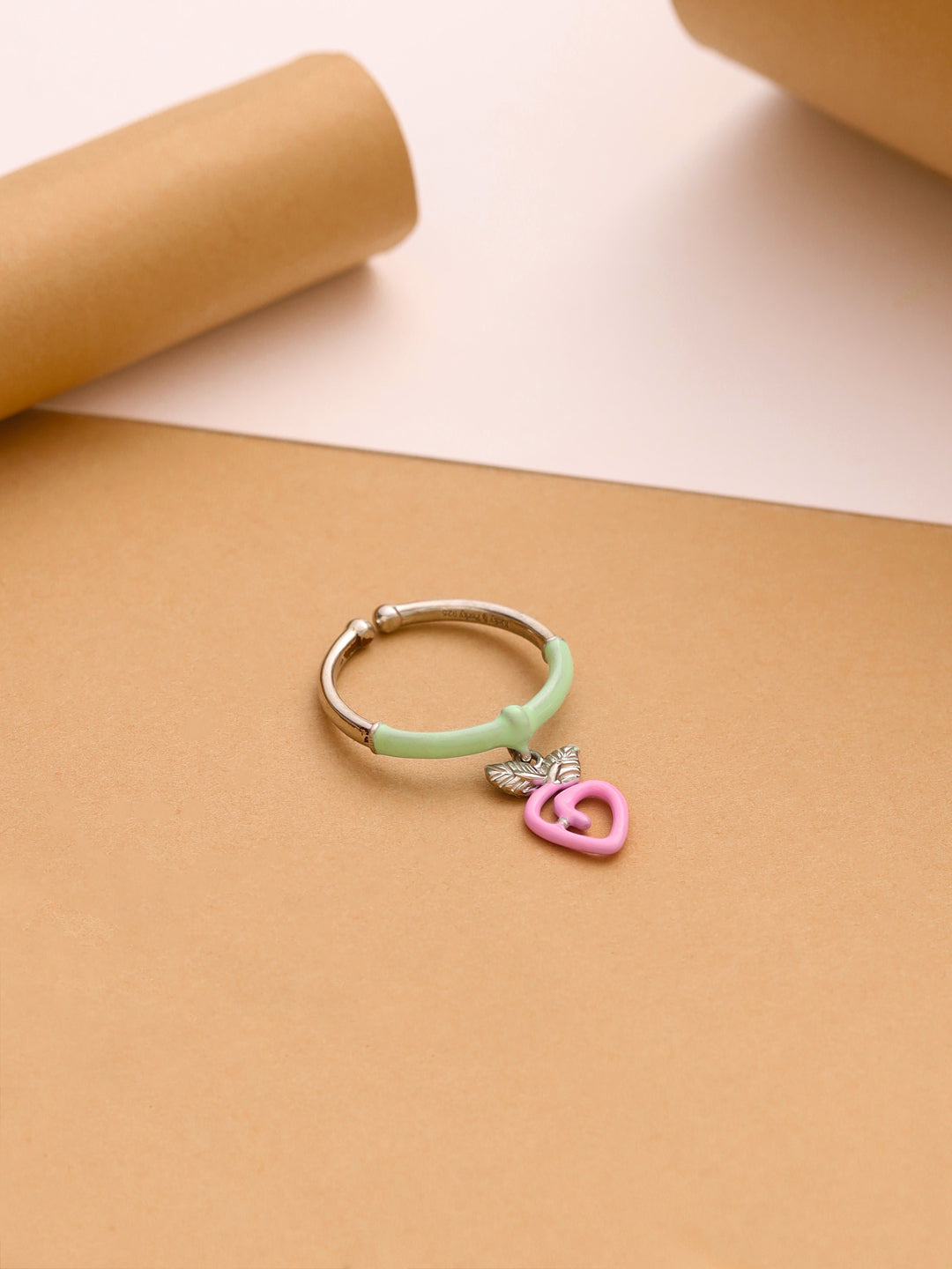 Rhodinierter Charm-Ring aus der Corolla-Kollektion mit Sommerfrüchten