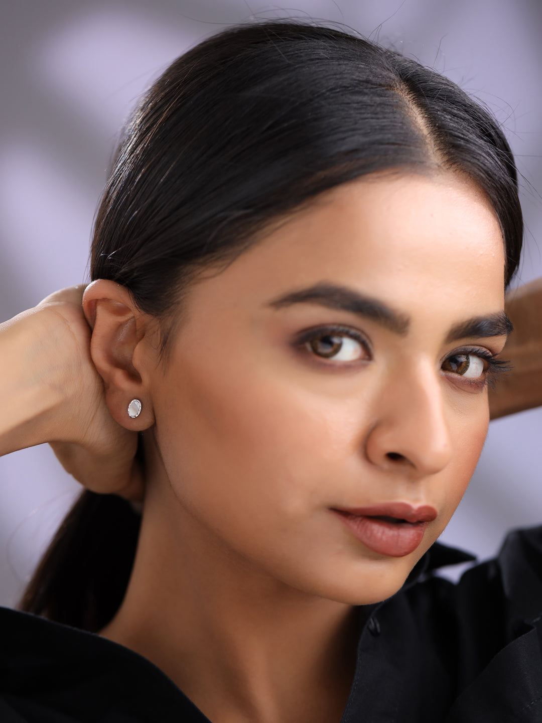 925 Sterling Silver Oval Mother Of Pearl Stud Earring