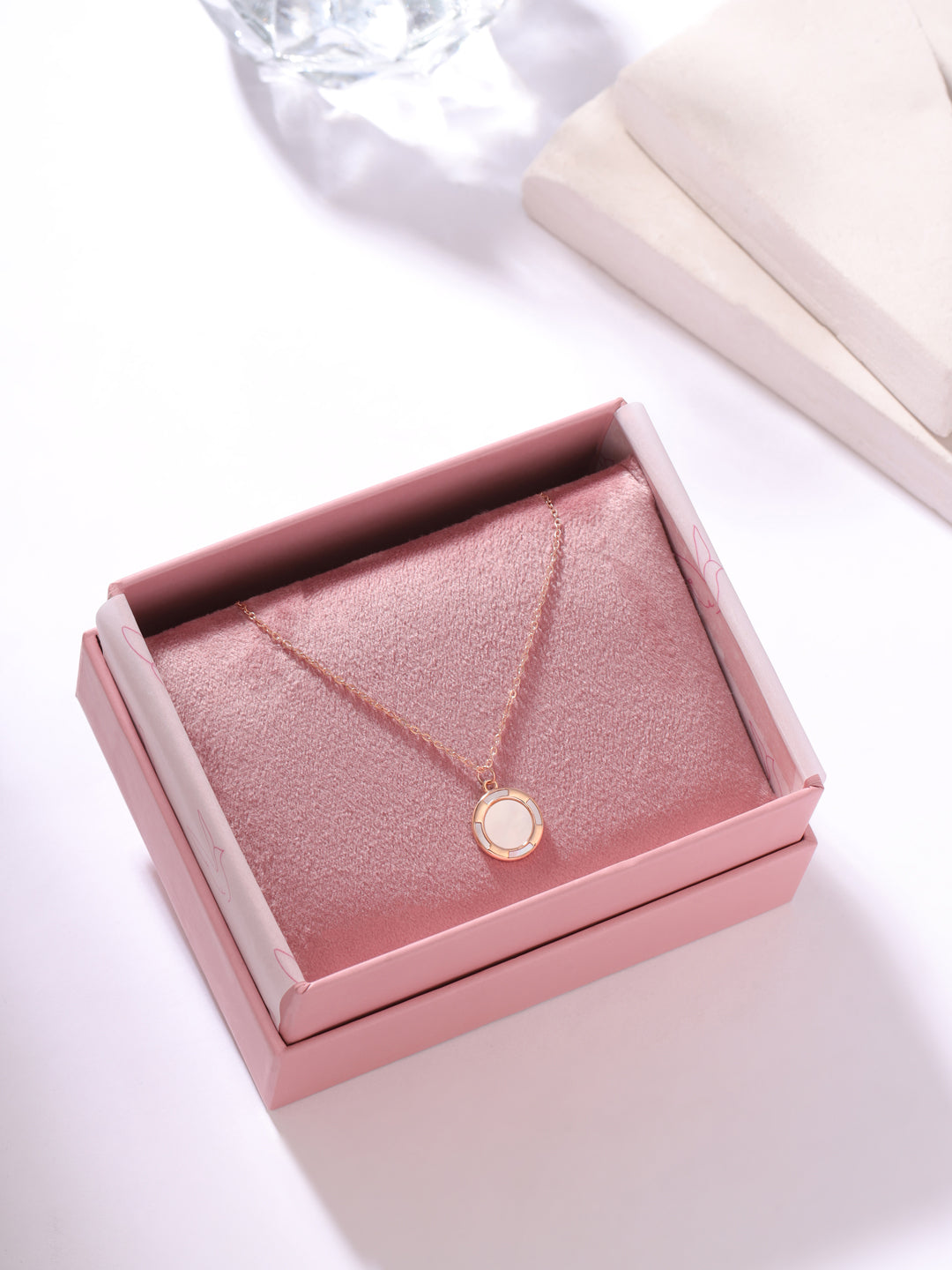 Round Halo Mother of Pearl Pendant