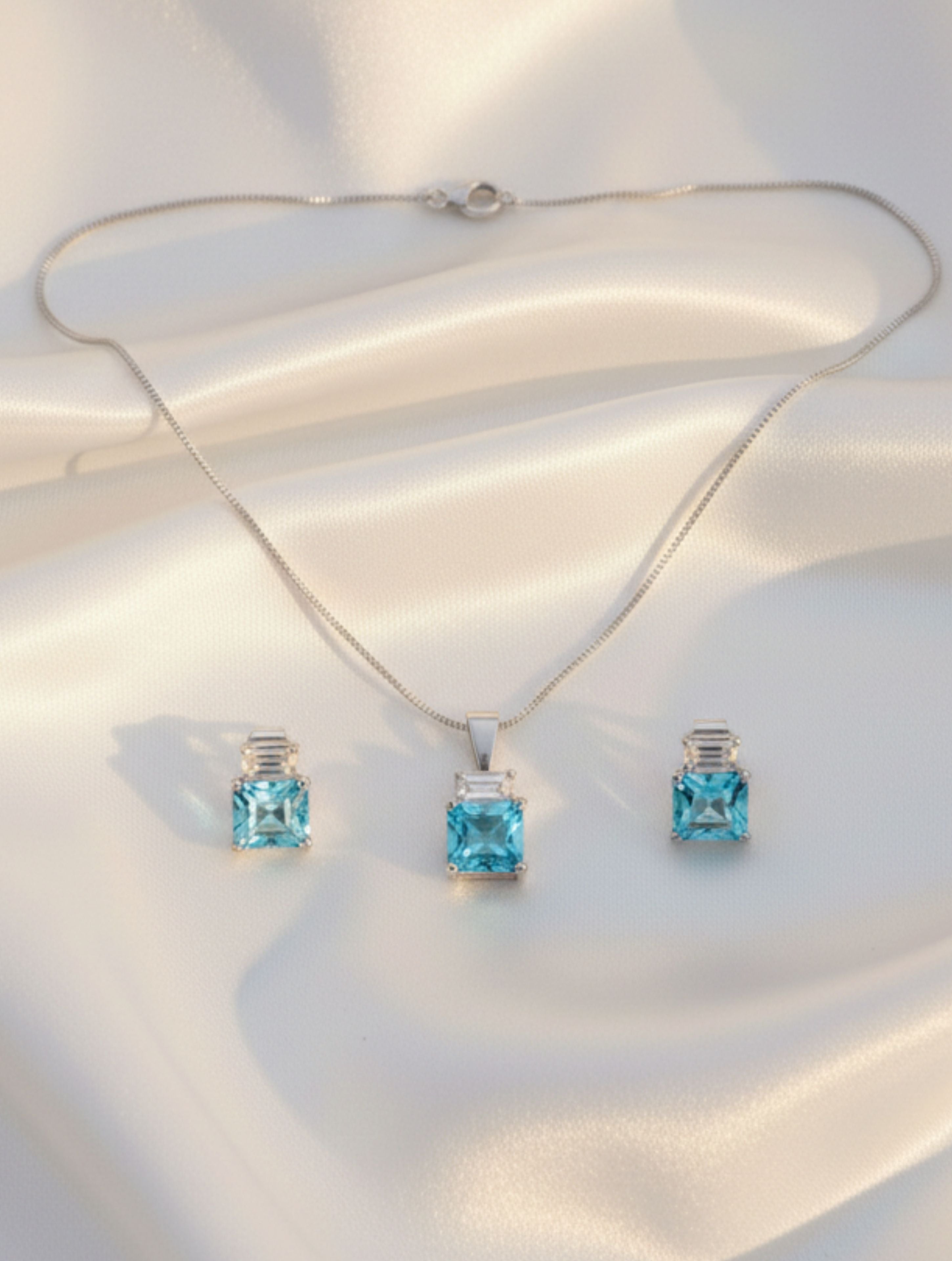 925 Sterling Silver Blue & White Stone Pendant Set Matching Stud Earrings