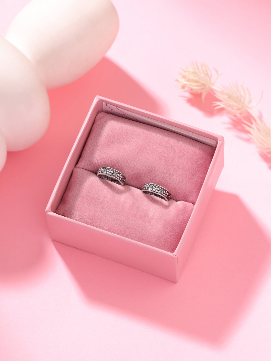 Floral Motifs Oxidized Toe Ring