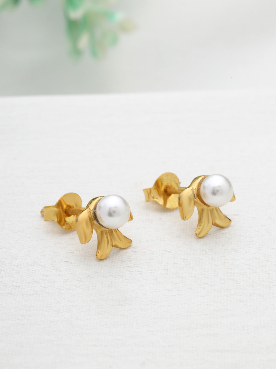 925 Sterling Silver Gold Plated Pearl Bird Stud Earrings