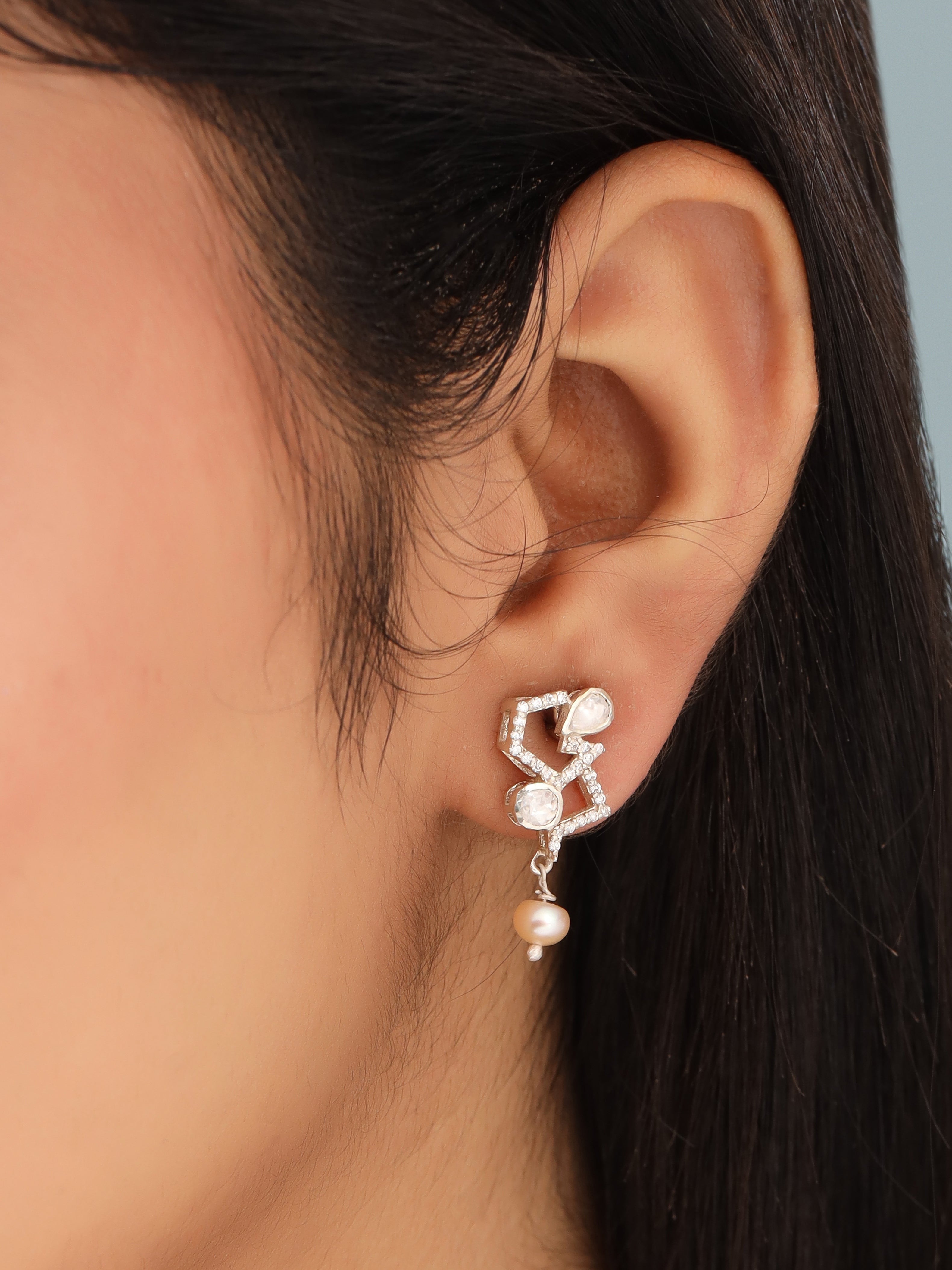Geometric Class Pearl Earrings