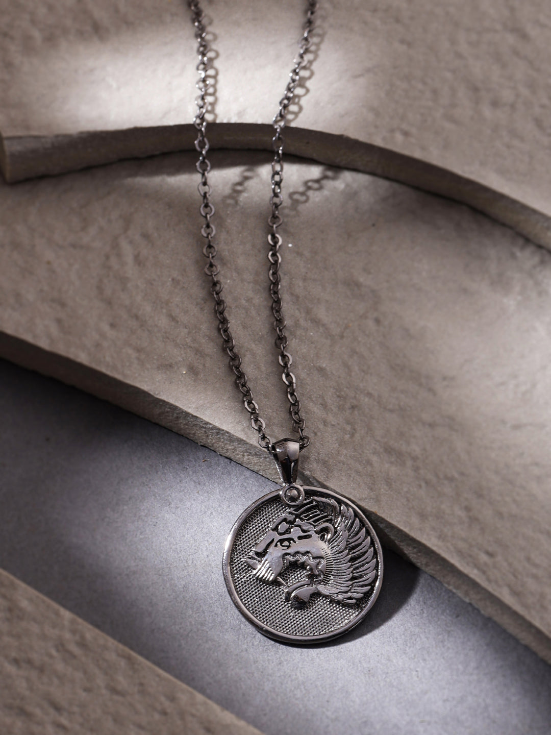 Regulus: The Obsidian Monarch pendant chain
