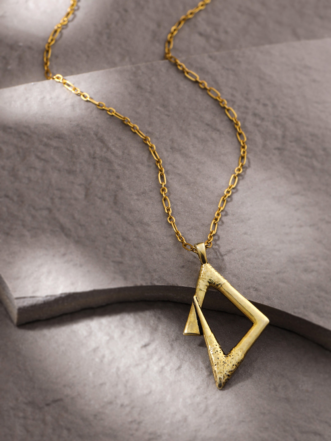 The Serene Vanguard pendant chain