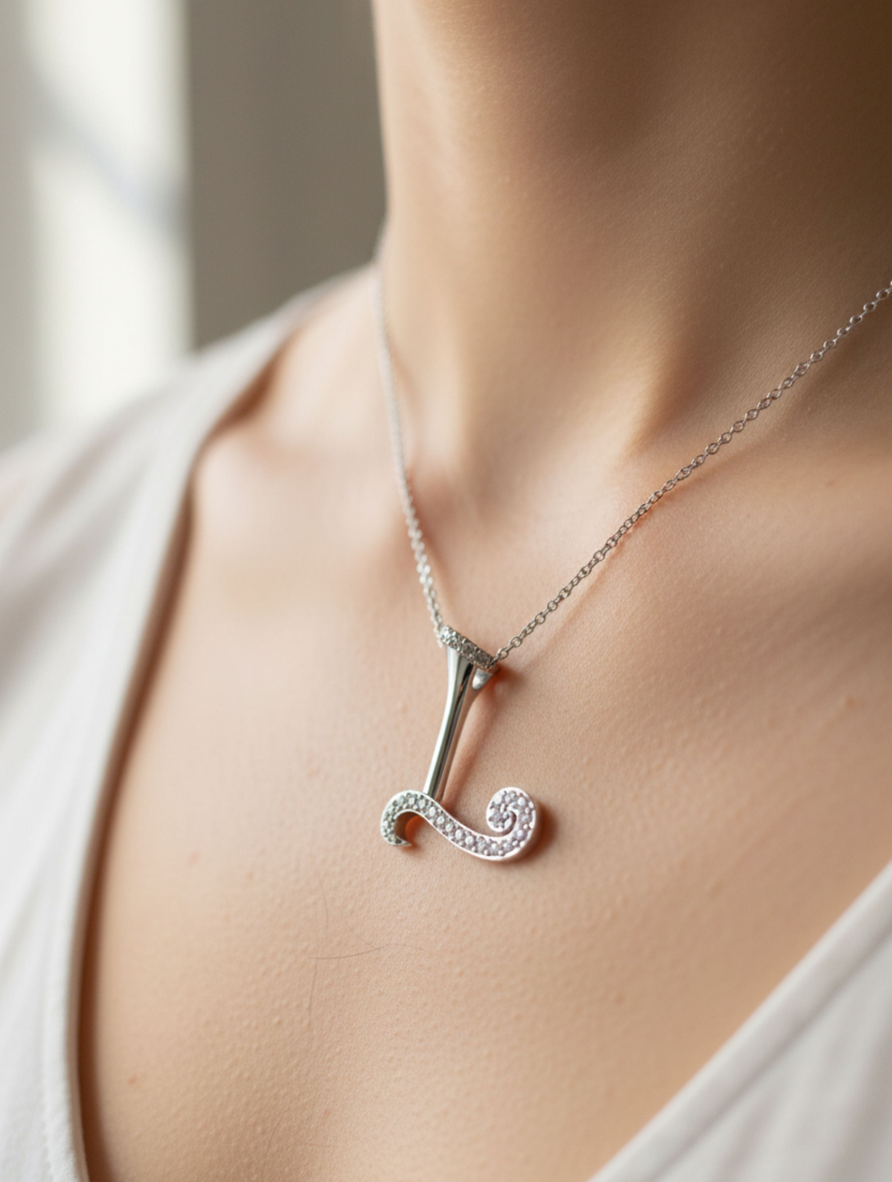 Signery ‘L’ Initial Pendant – Moissanite & Rhodium Plated