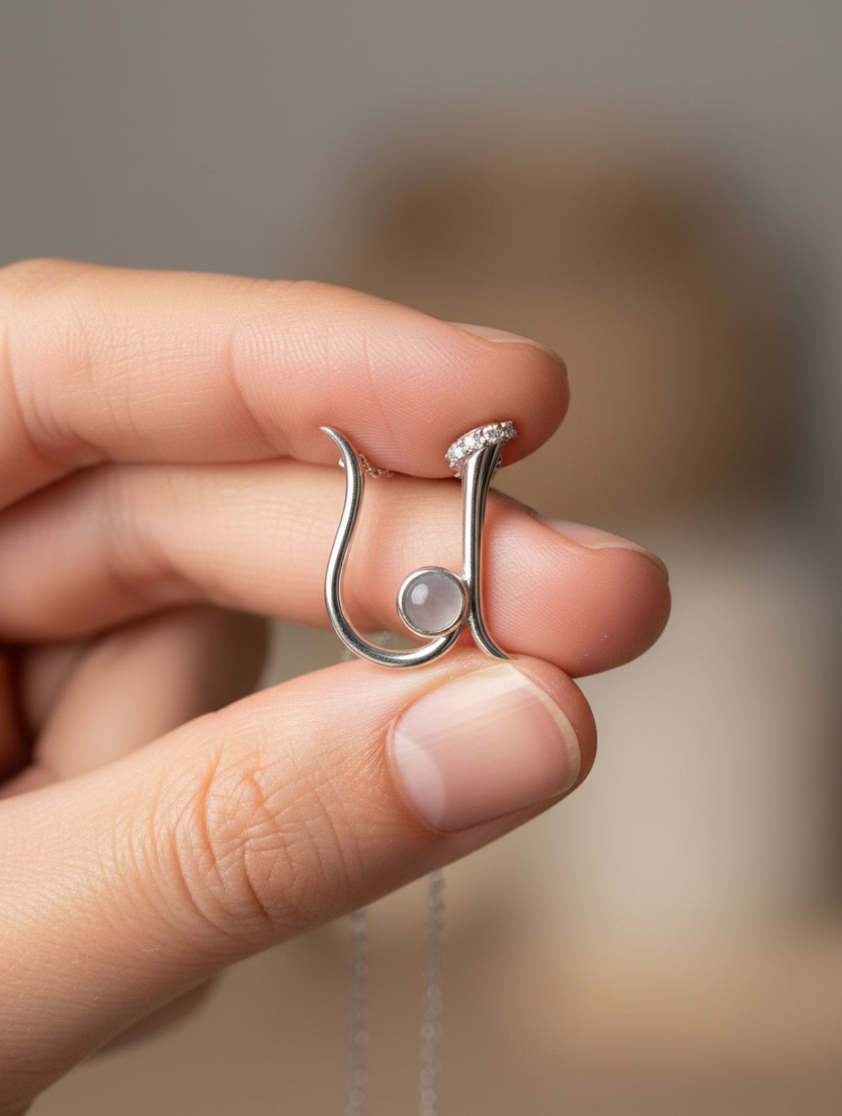 Signery ‘U’ Initial Pendant – Labradorite Moissanite & Rhodium Plated