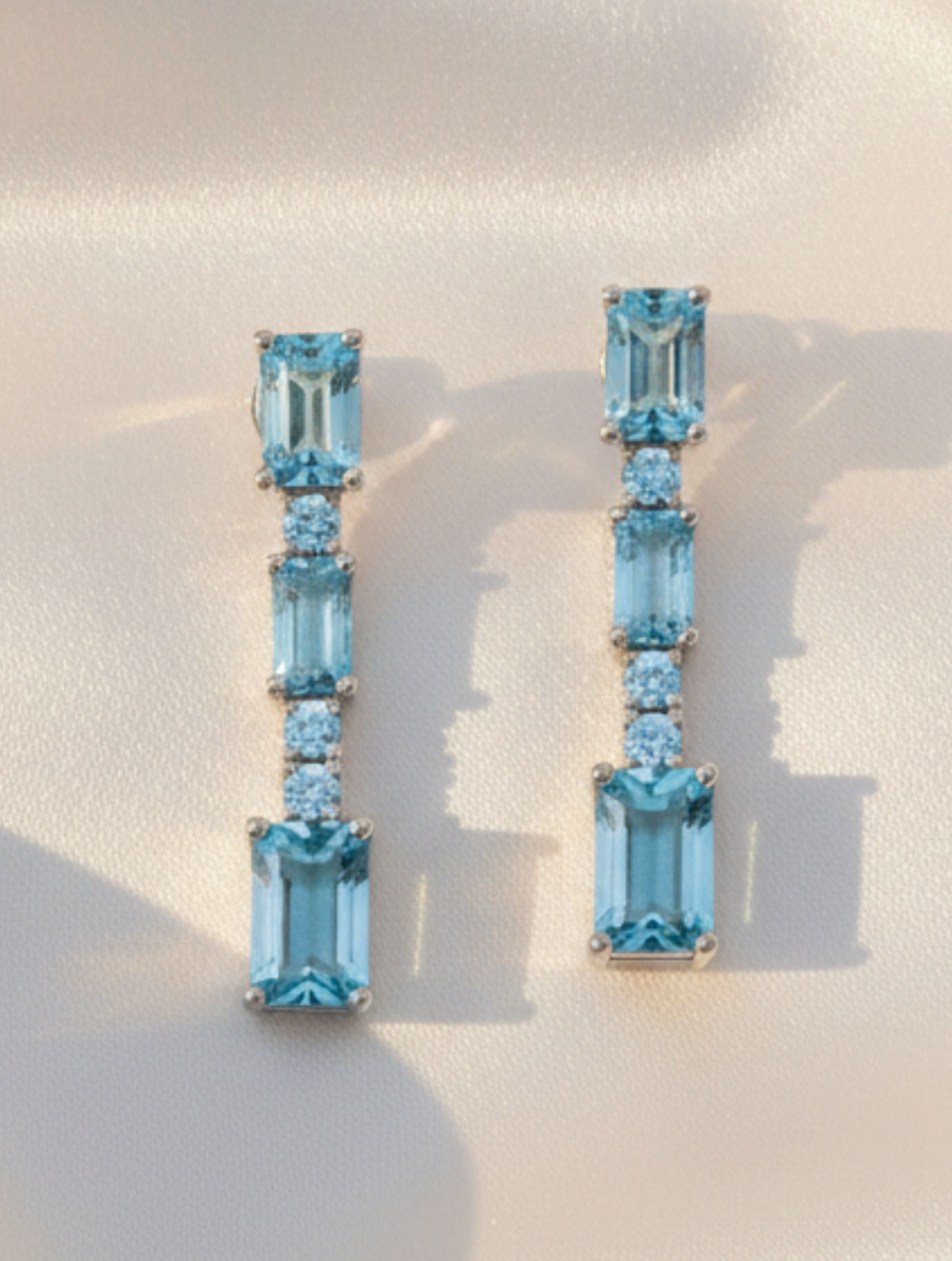 Rhodium Blue Topaz Multi-Cut Pietra 925 Sterling Silver Studs Earrings For Women
