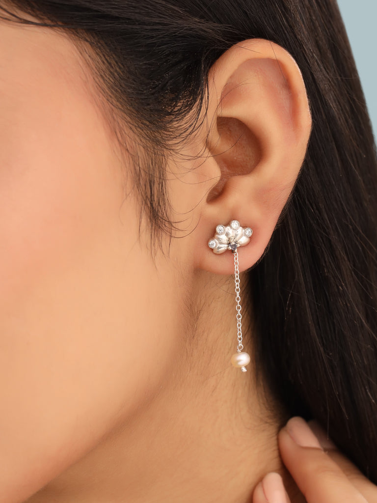 Minimalistic Floral Pearl Earrings