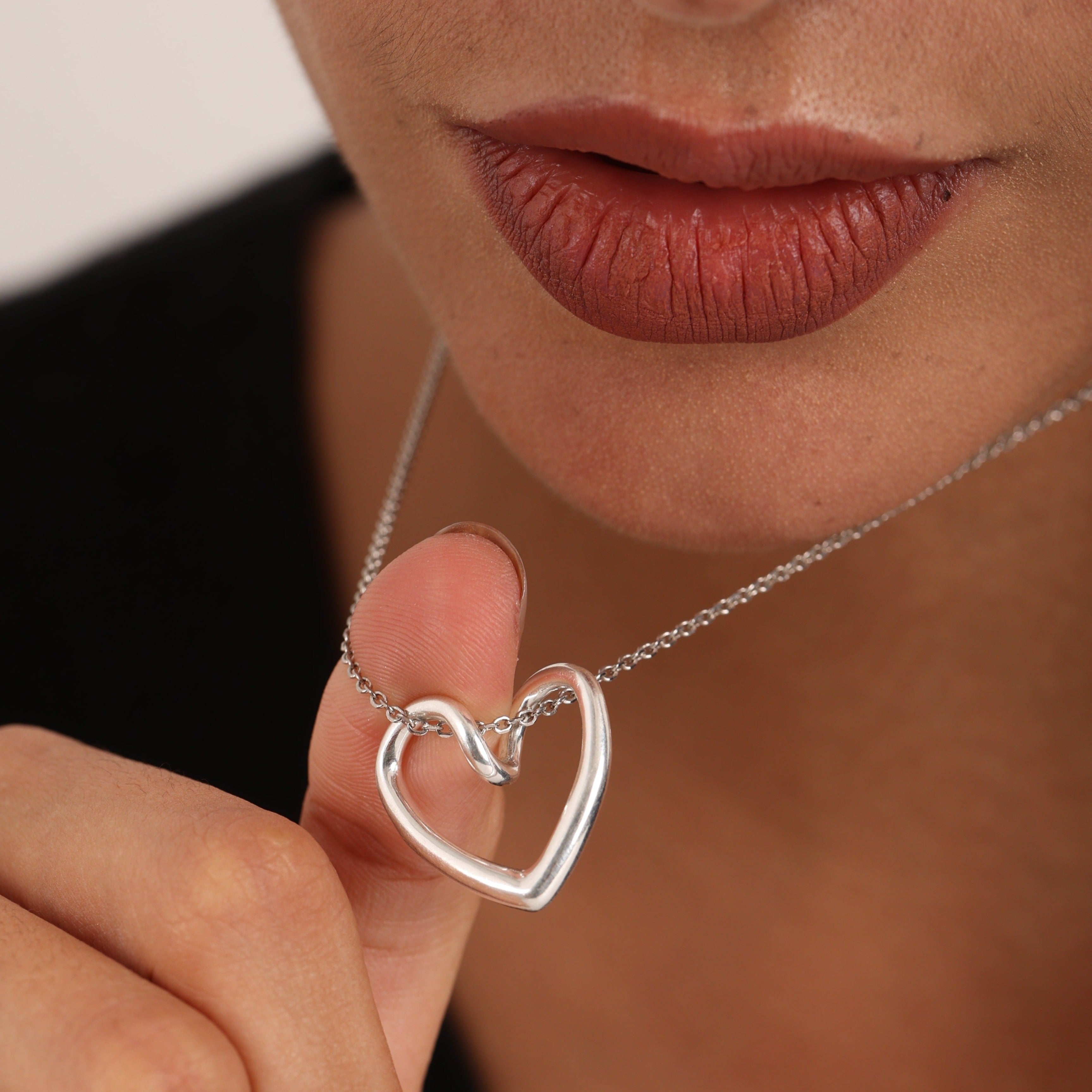 Minimal Heart Pendant - Valentine Edition.