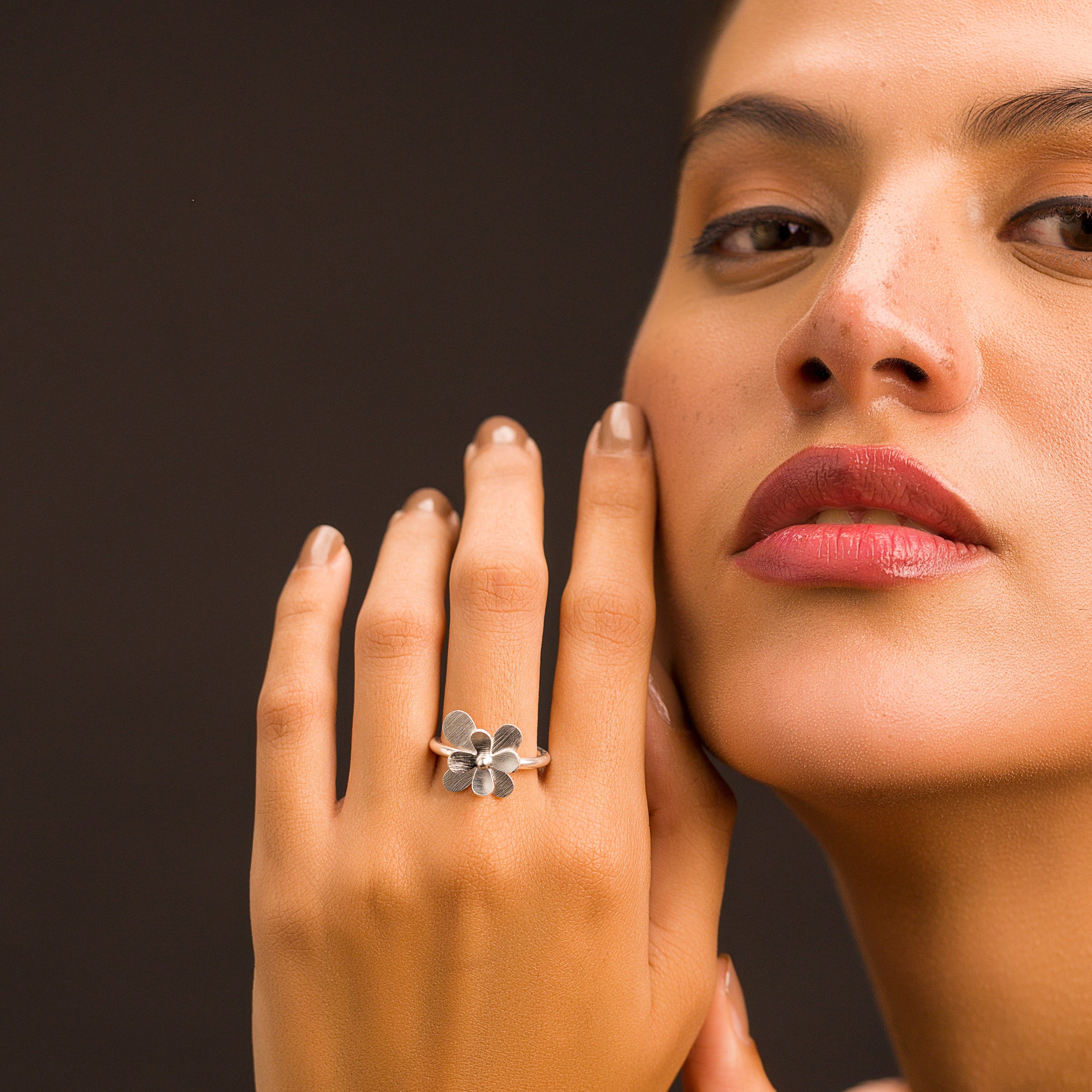 Enstyle- Silver Flower Ring.