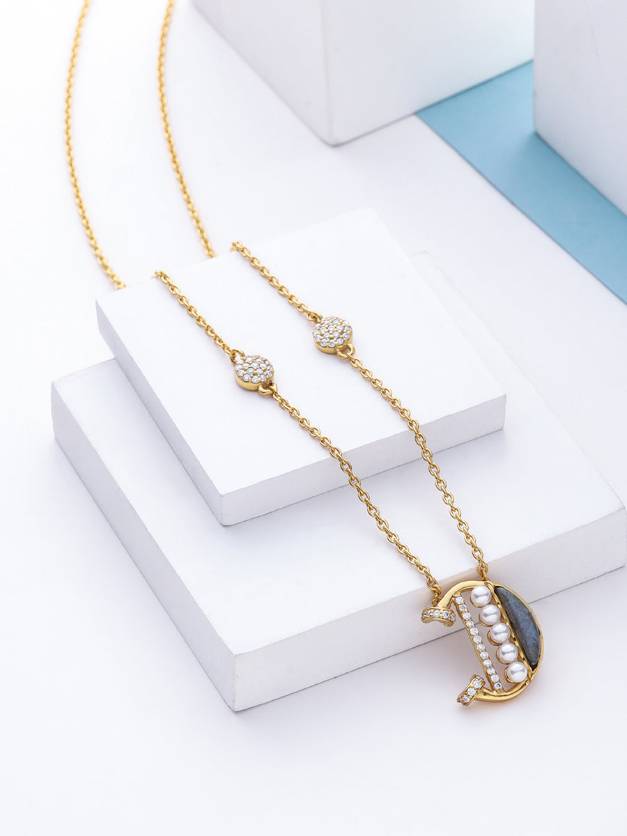 Buy Gold-plated Elegant 'D' Initial Necklace at Kicky and Perky.