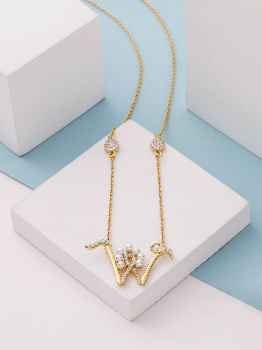 Gold-plated gorgeous 'W' Alphabet Pendant